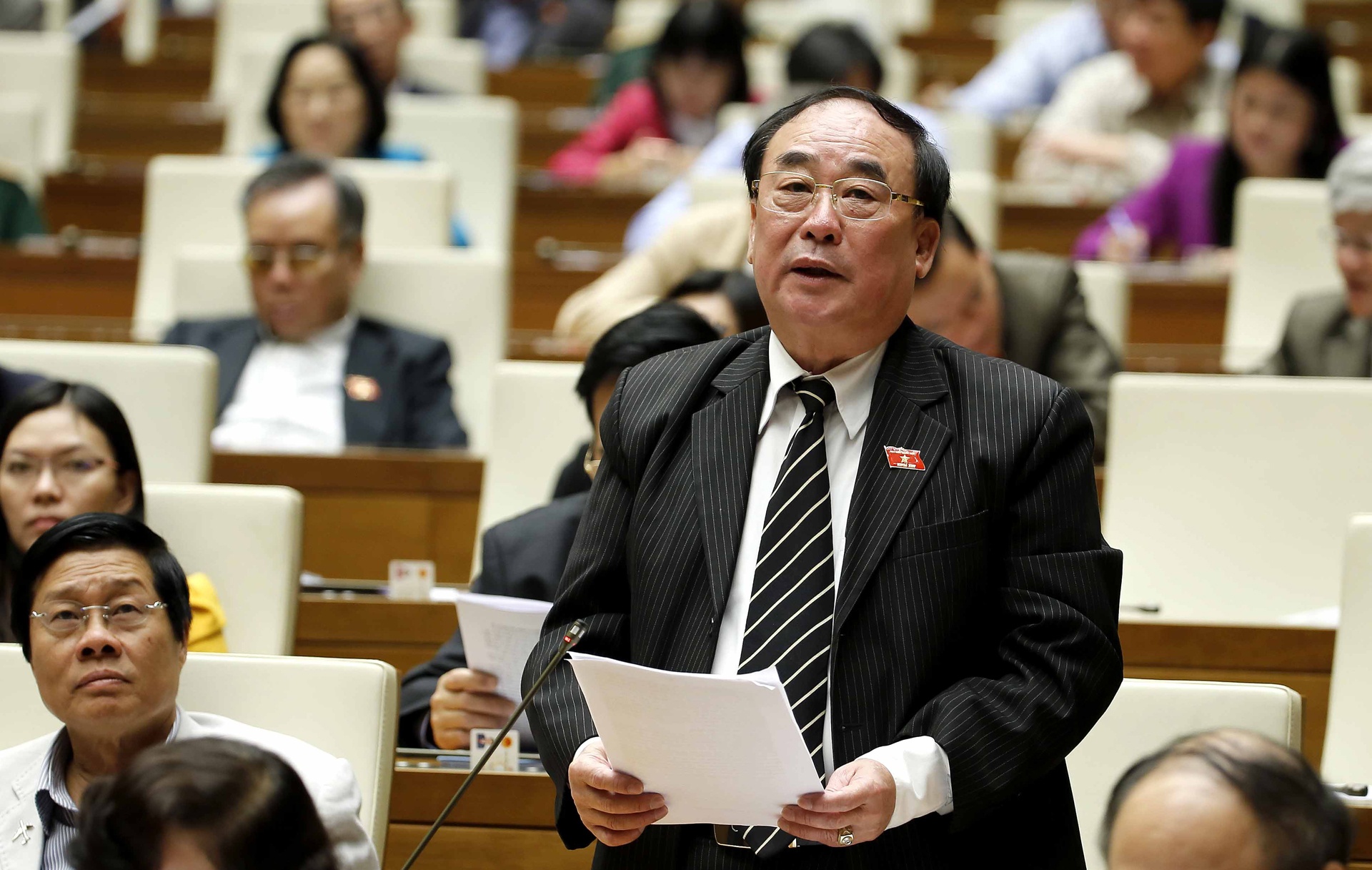 'Viet Nam co the van phai di vay de tra no' hinh anh