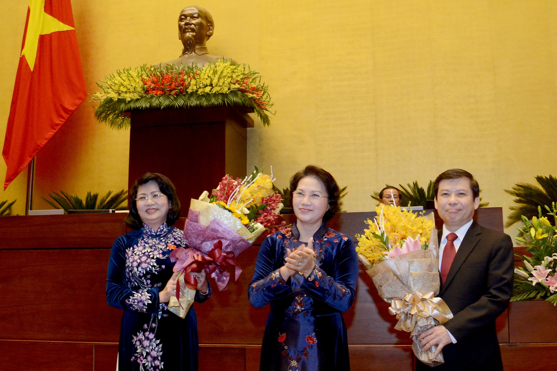 ba Dang Thi Ngoc Thinh lam Pho chu tich nuoc anh 1