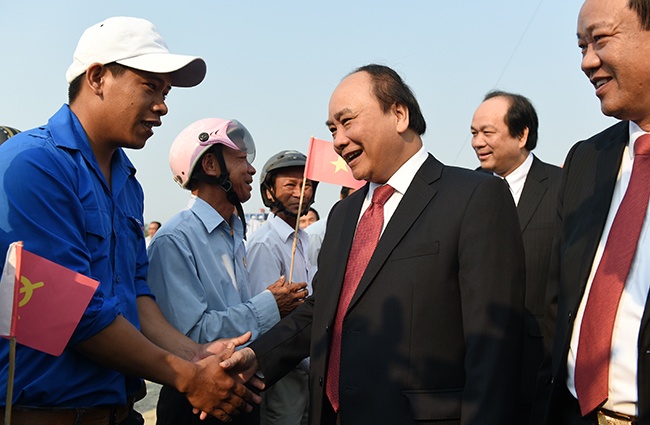 Mot thang cua Thu tuong Nguyen Xuan Phuc qua nhung con so hinh anh