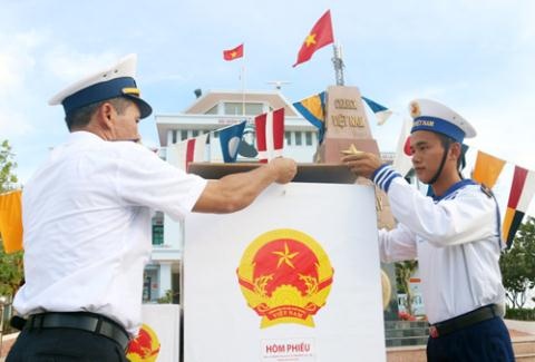 Gan 70 trieu cu tri se di bau cu hinh anh