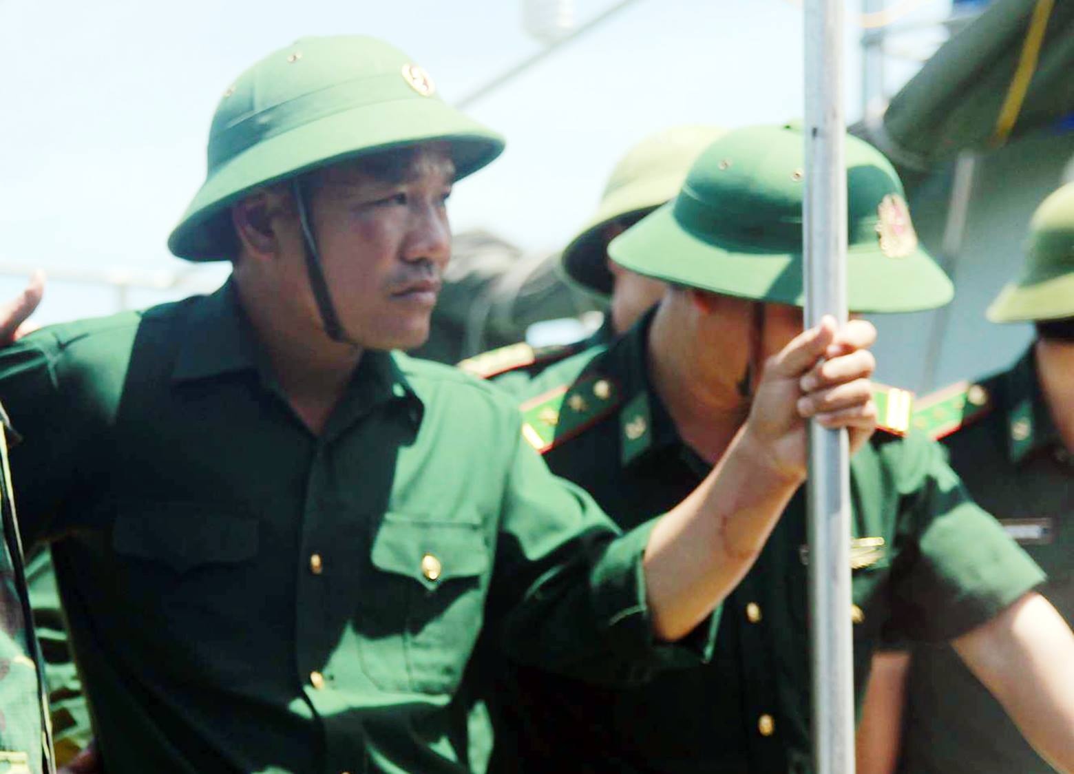 Phi cong Su-30 gap nan ve bo an toan hinh anh