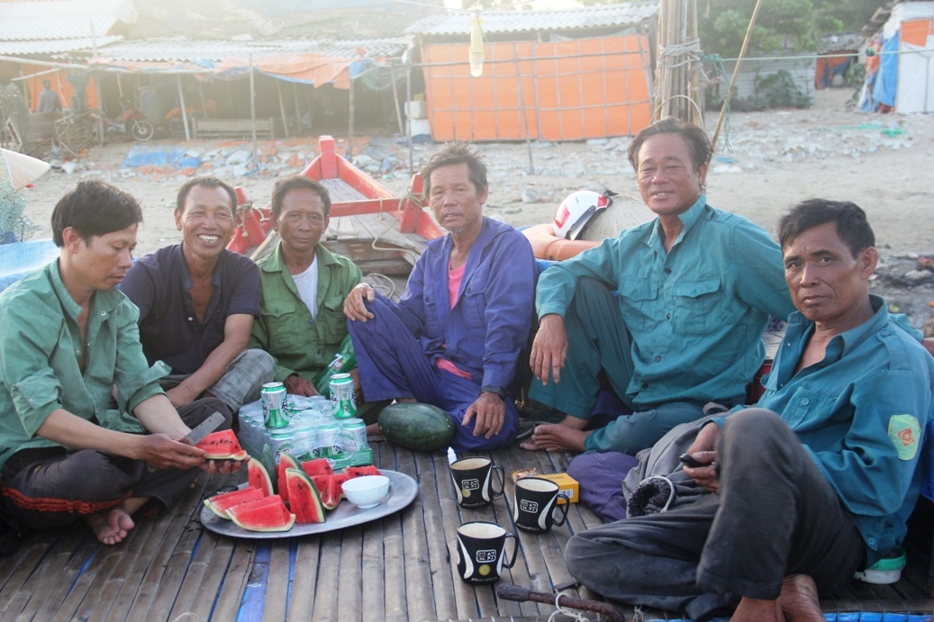 Ngư dân kể chuyện cứu phi công ảnh 3 Ngu dan ke chuyen cuu phi cong anh 3