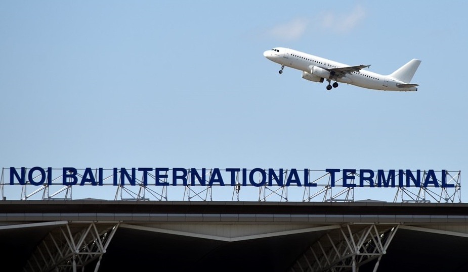 Lien tiep cac vu chieu laser uy hiep an toan bay o Noi Bai hinh anh