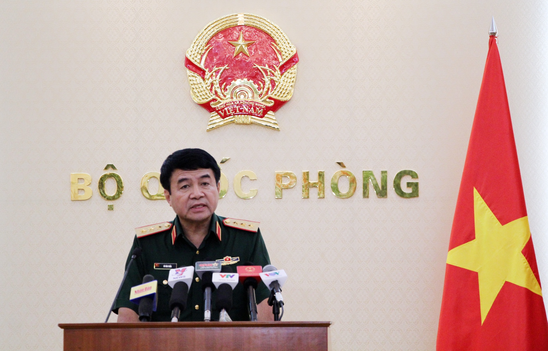 may bay mat tich anh 2