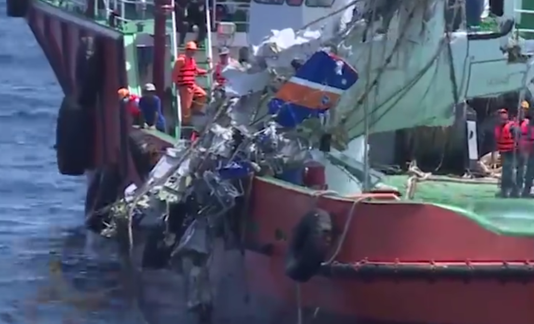 Tim thay 4 thi the tai khu vuc CASA-212 mat tich hinh anh