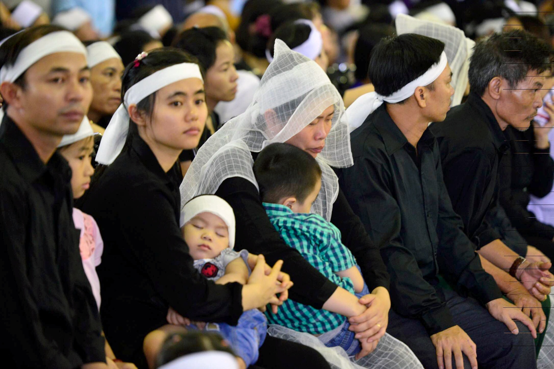 Khan tang nhuom trang nha tang le Bo Quoc phong hinh anh