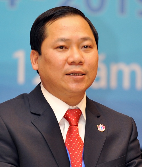 nu sinh bi lu cuon anh 1