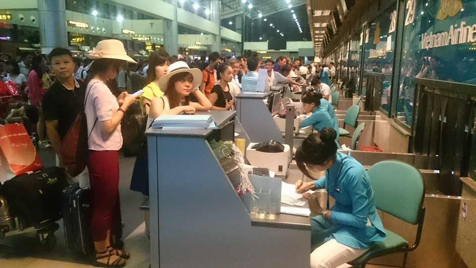 Hon 100 chuyen bay bi cham vi tin tac tan cong san bay hinh anh