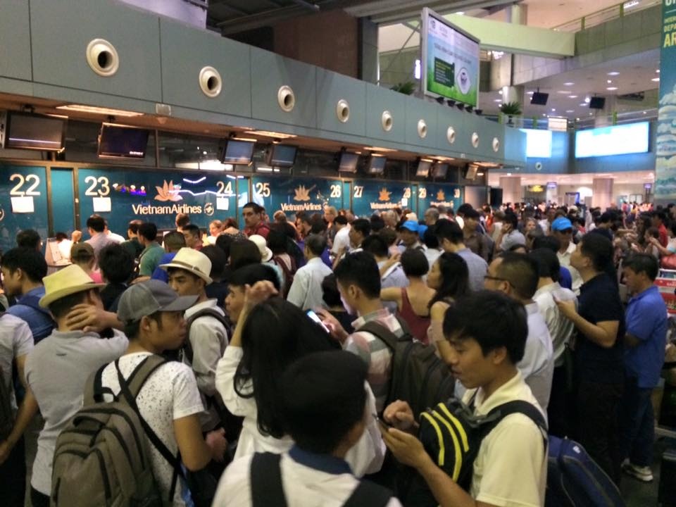 tin tac tan cong san bay anh 1