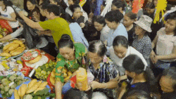 Tranh do cung Vu lan, chung sinh dang tao them nghiep hinh anh