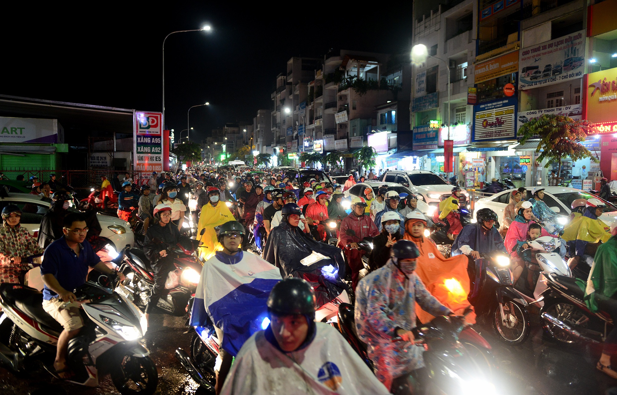 nuoc ngap san bay anh 4