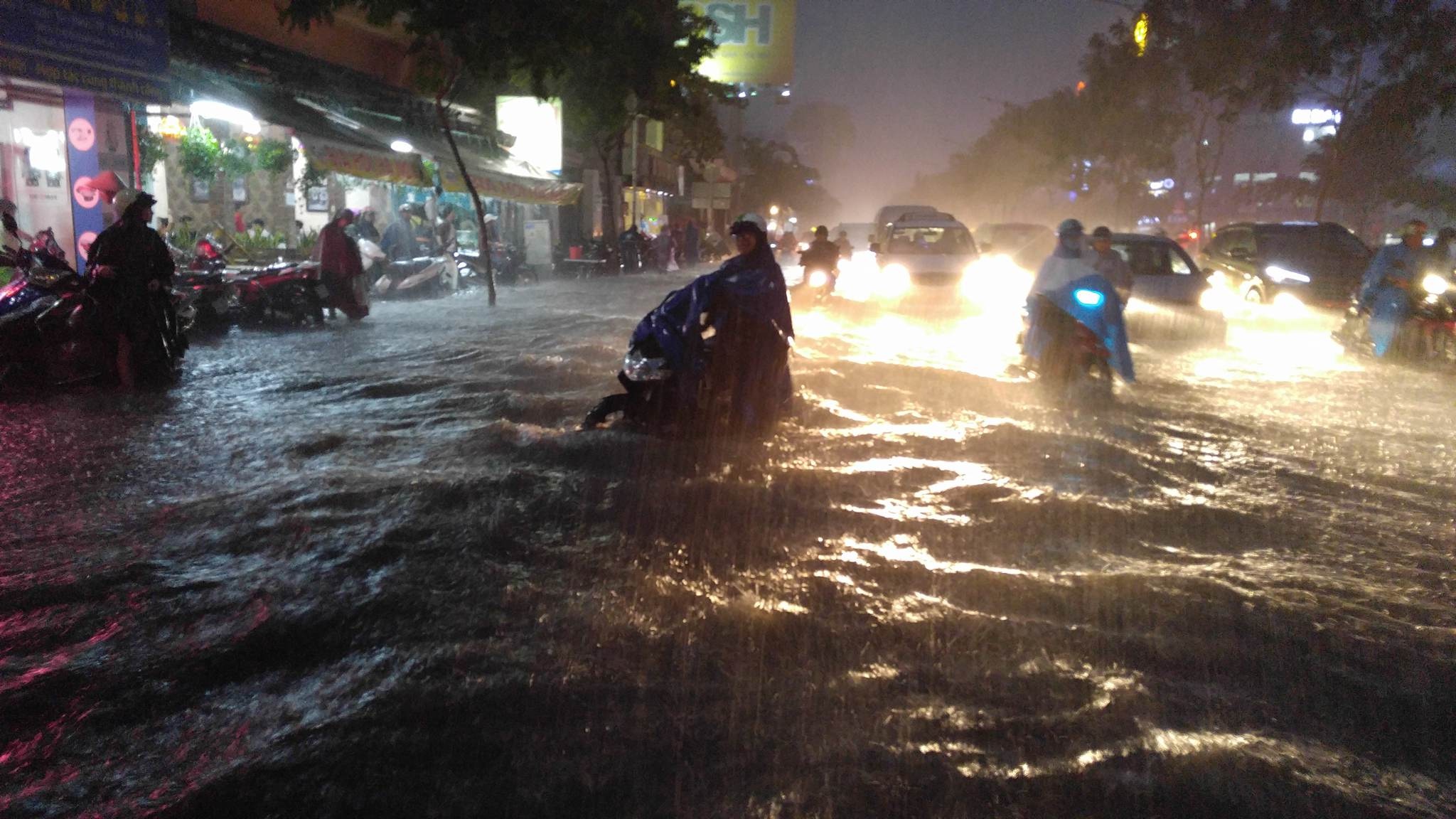 nuoc ngap san bay anh 1