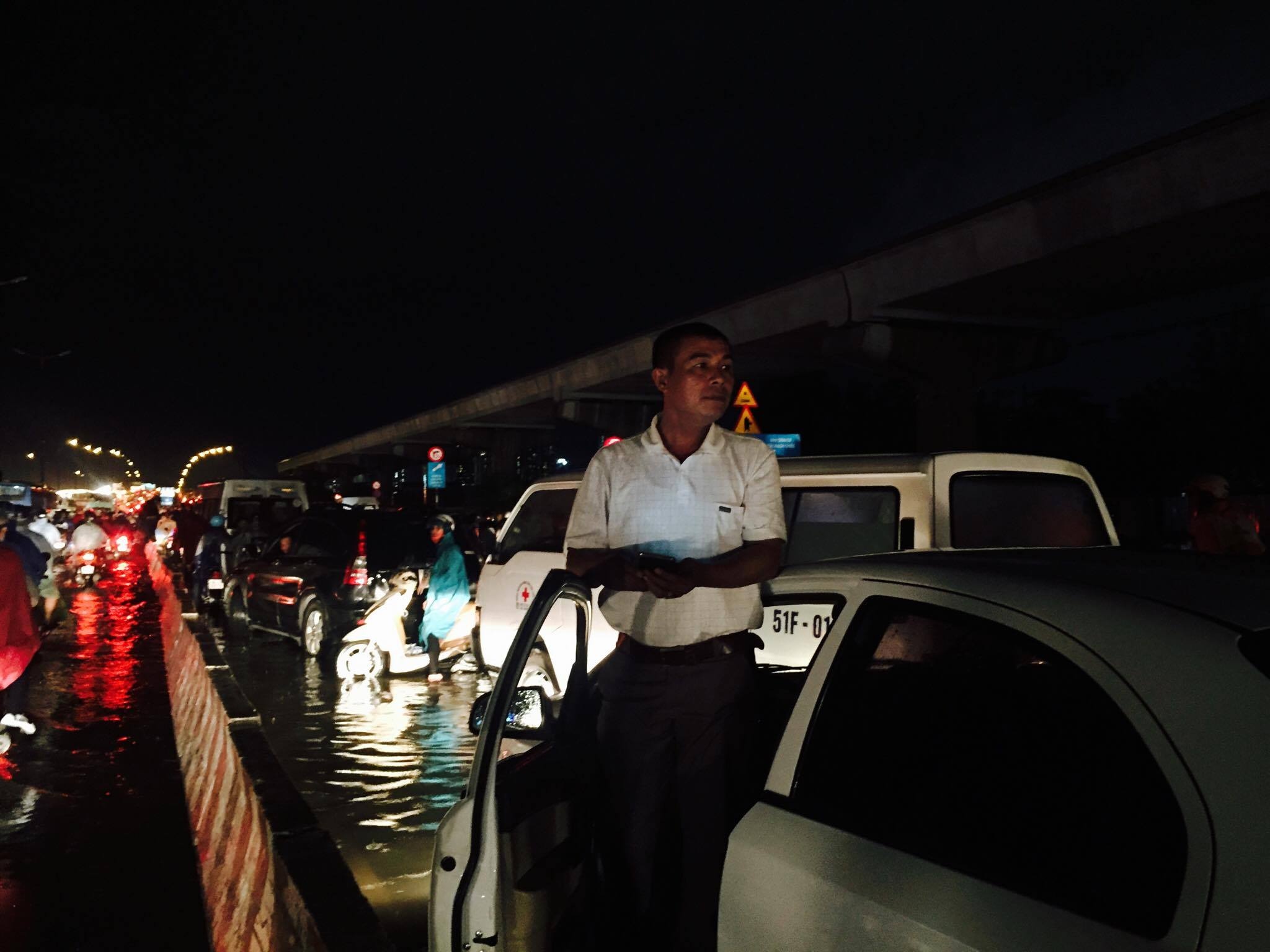 nuoc ngap san bay anh 6