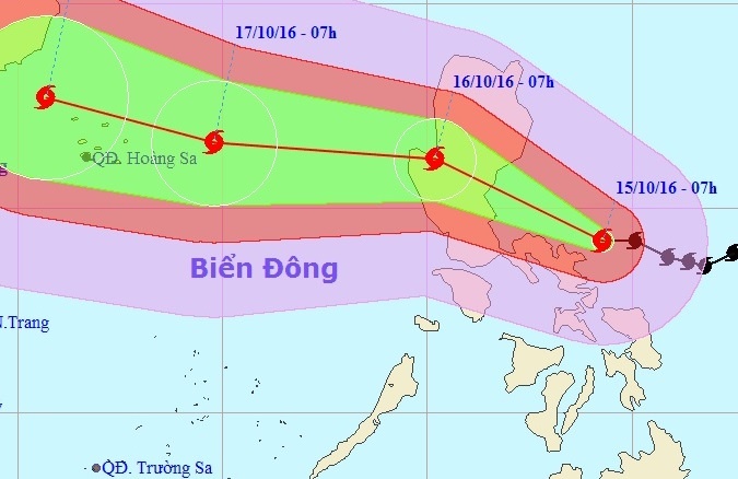 Bao tien vao Bien Dong, lu o muc dinh tai mien Trung hinh anh