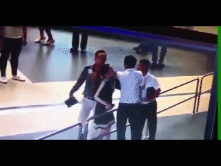 Nam hanh khach danh nu nhan vien Vietnam Airlines hinh anh