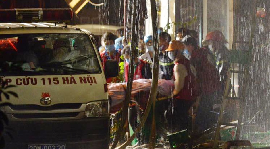 13 nguoi tu vong trong vu chay quan karaoke hinh anh