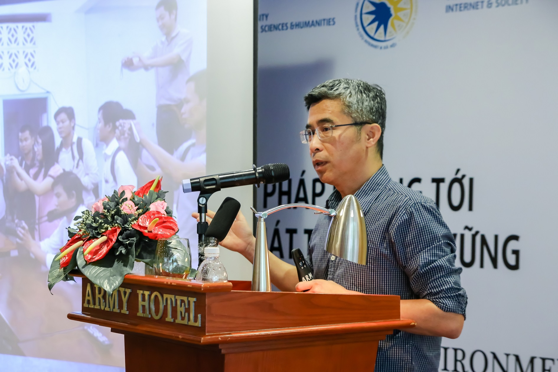 lam nhuc tren mang xa hoi anh 1