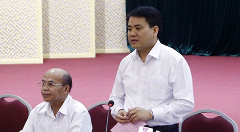Chu tich Ha Noi: 'Khong tan cong giai cuu nguoi bi bat giu' hinh anh