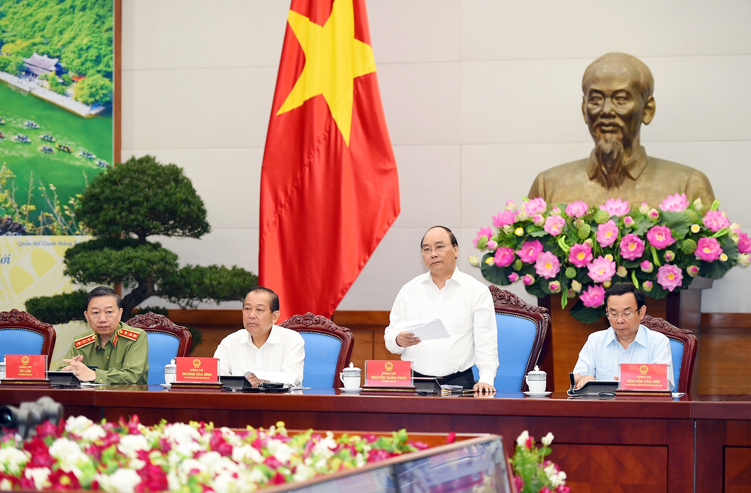 Thủ tướng Nguyễn Xuân Phúc ảnh 1 Thu tuong Nguyen Xuan Phuc anh 1