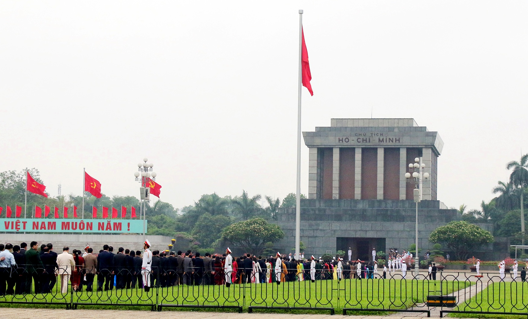 Lanh dao Dang nha nuoc vieng Lang Bac anh 1