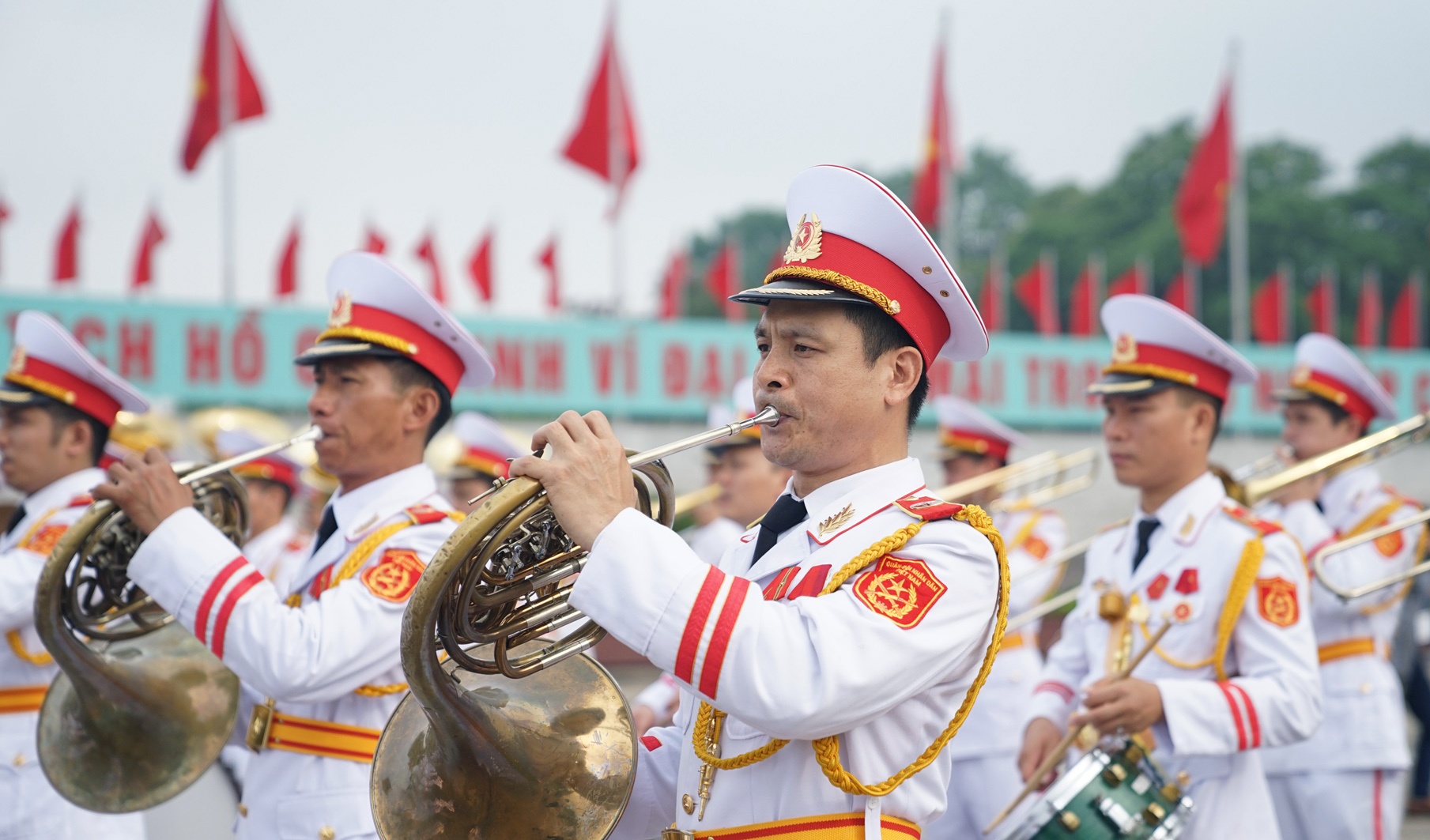 Lanh dao Dang nha nuoc vieng Lang Bac anh 2