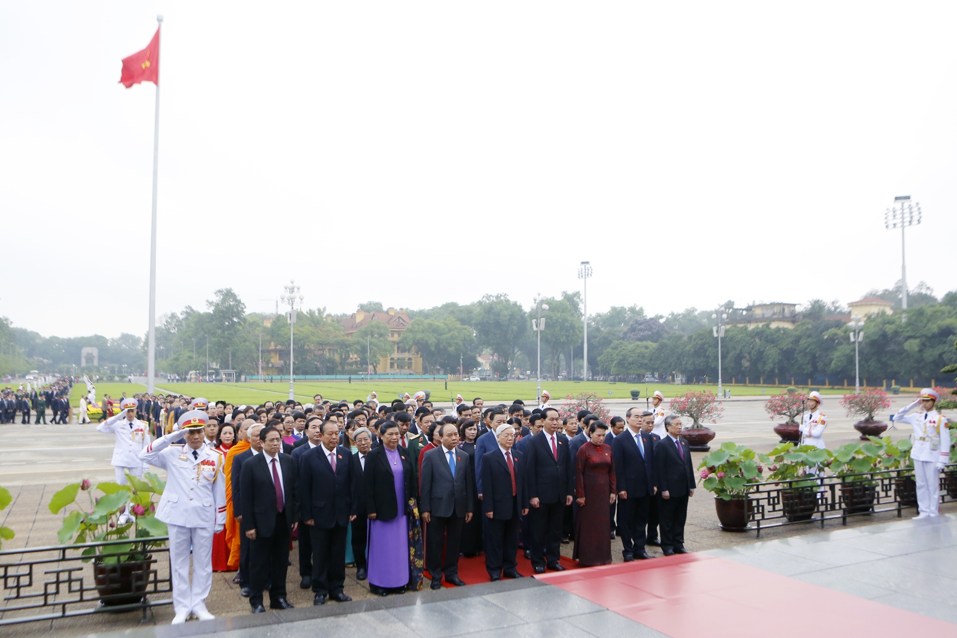 Lanh dao Dang nha nuoc vieng Lang Bac anh 5