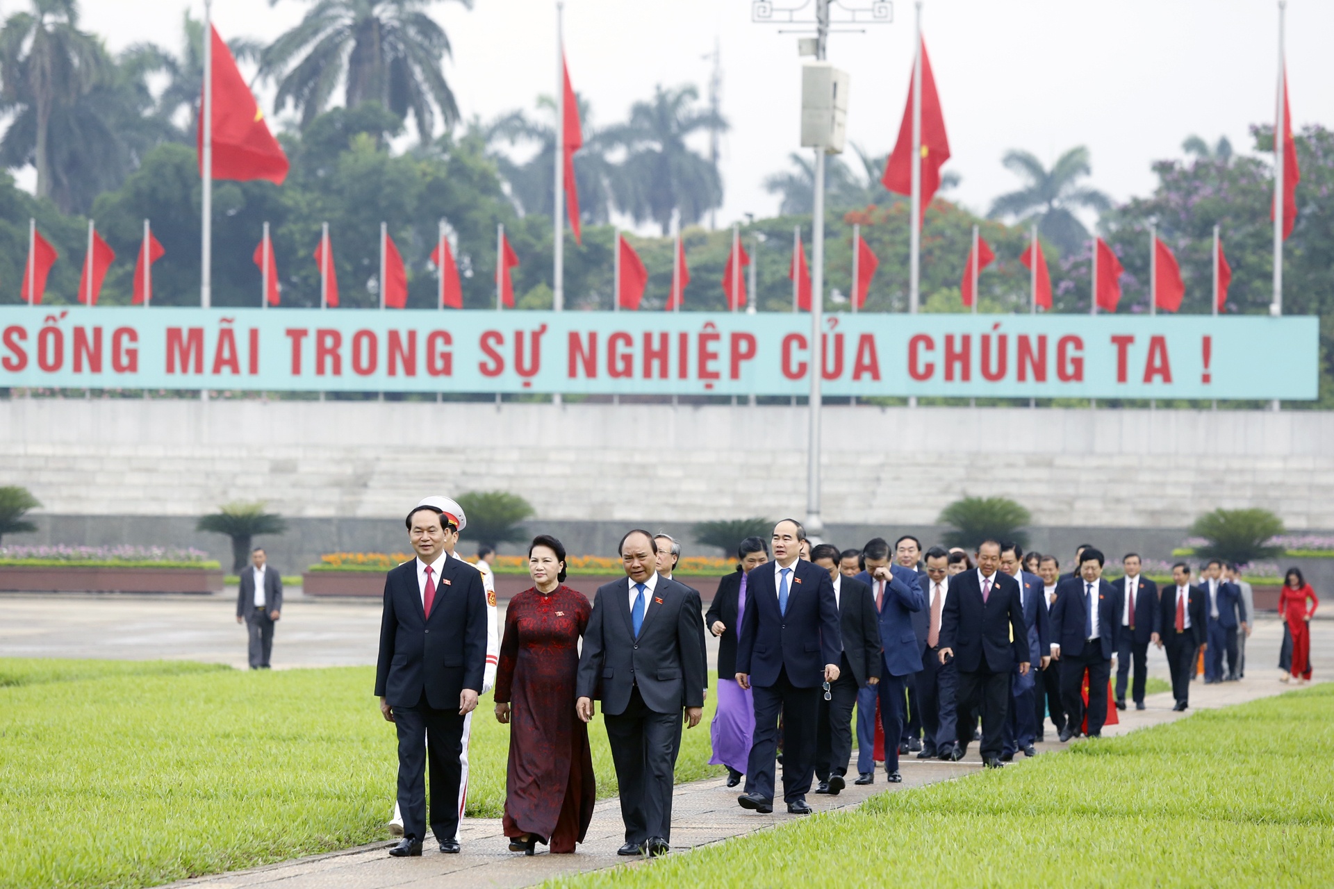 Lanh dao Dang nha nuoc vieng Lang Bac anh 9