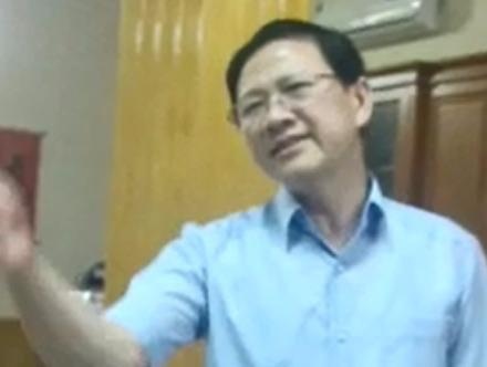 Giam doc so dua 200 trieu cho nha bao lien tuc lam viec voi cong an hinh anh