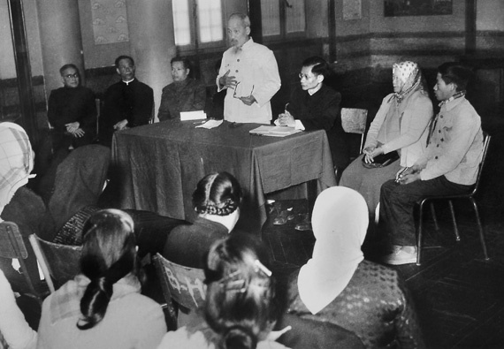 ban ve tinh than Cach mang Thang Tam anh 4