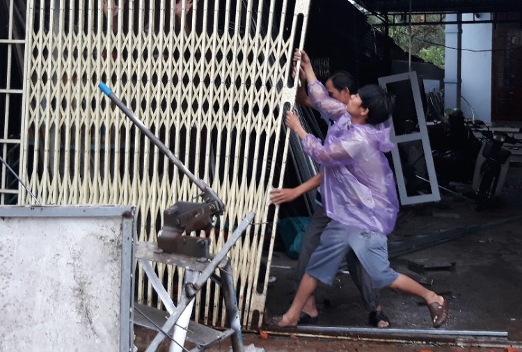 Hang tram nha toc mai, cay gay, cong chao do trong bao so 10 hinh anh