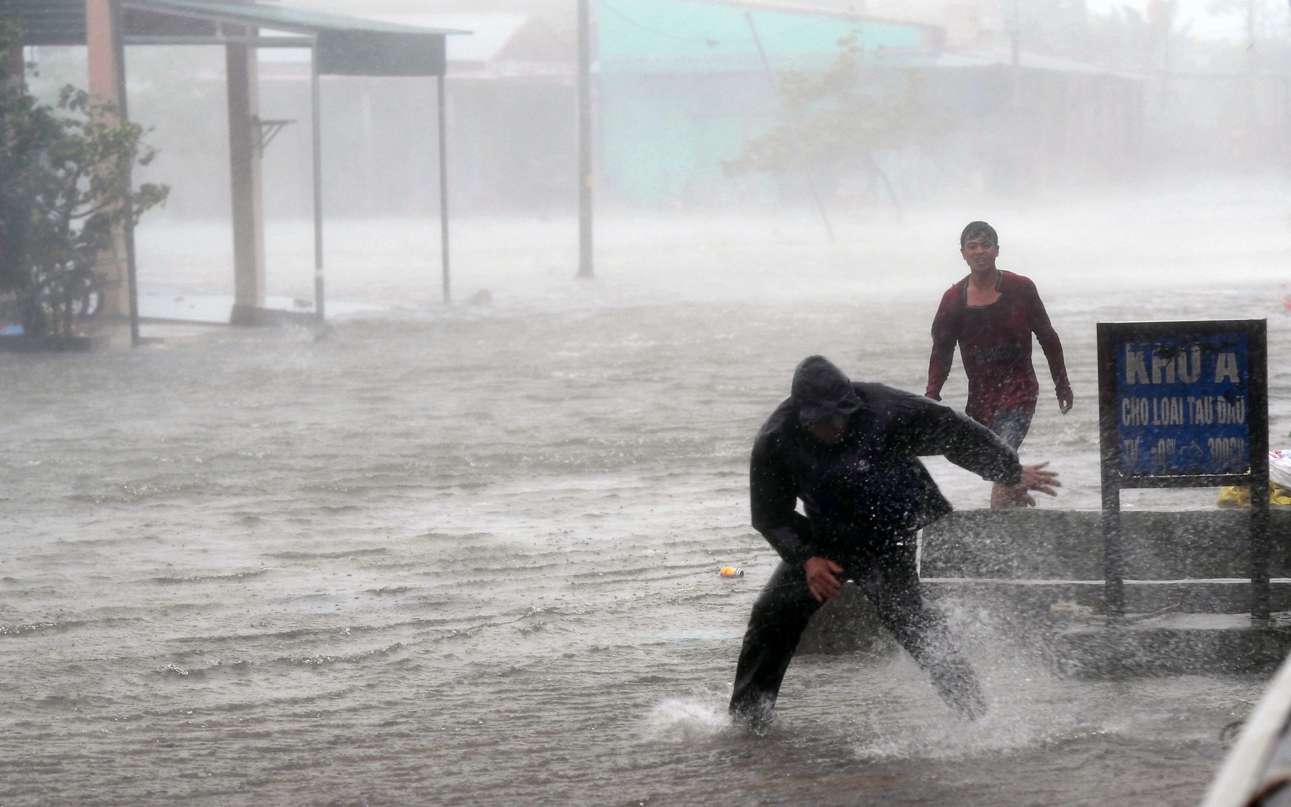 au tau nghin ty trong bao anh 12