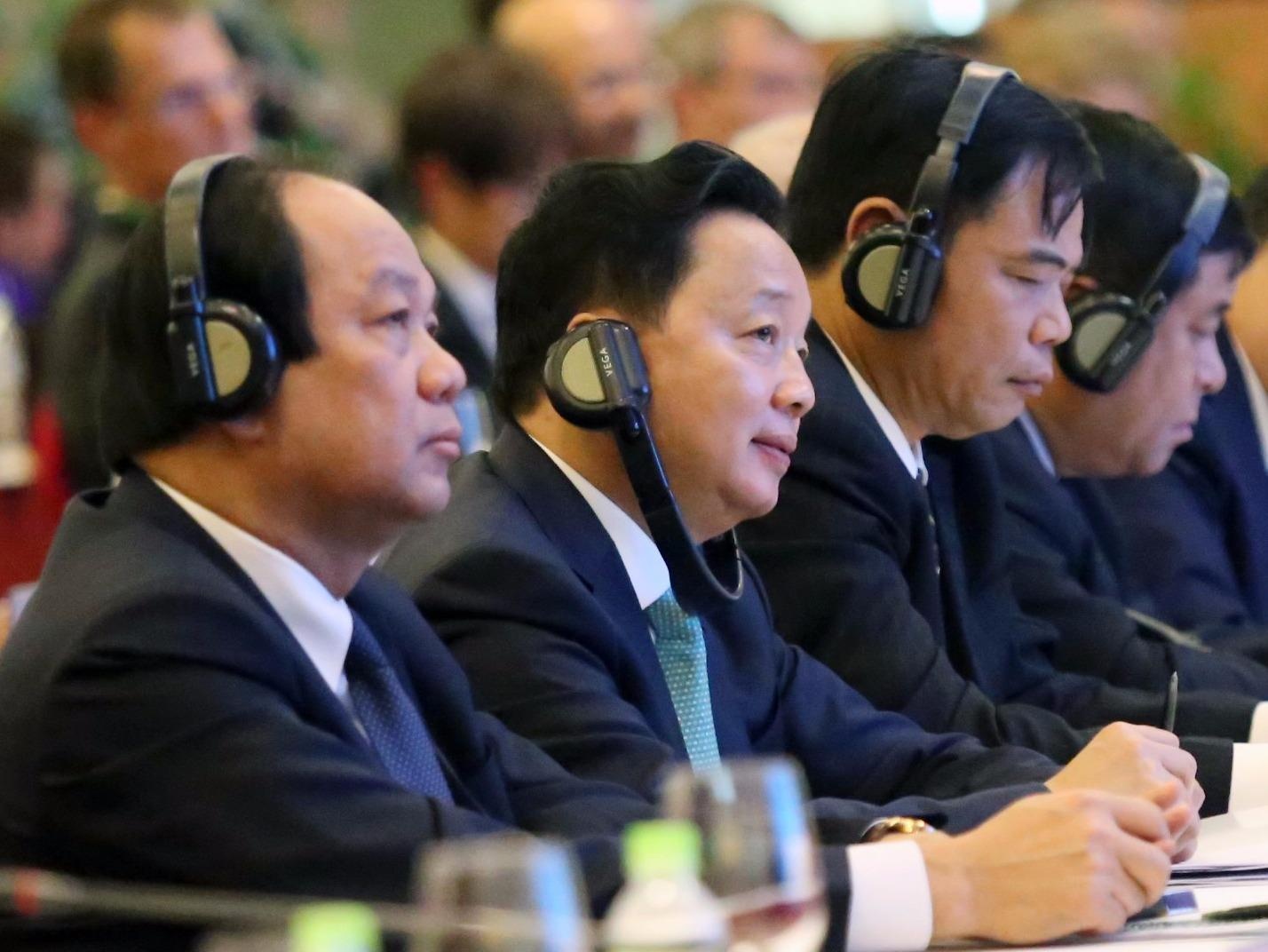 500 dai bieu du 'Hoi nghi Dien Hong' ban quyet sach cho DBSCL hinh anh