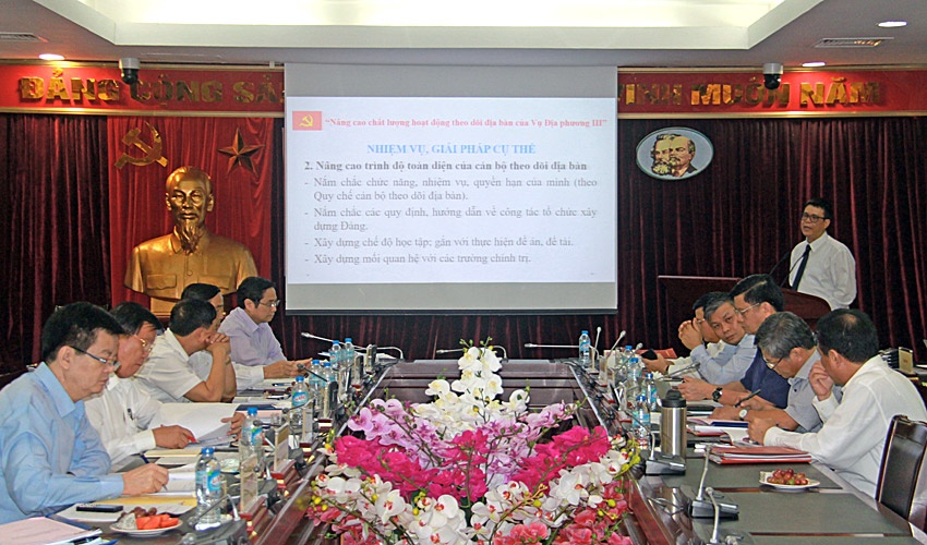 thi tuyen chuc danh lanh dao anh 2