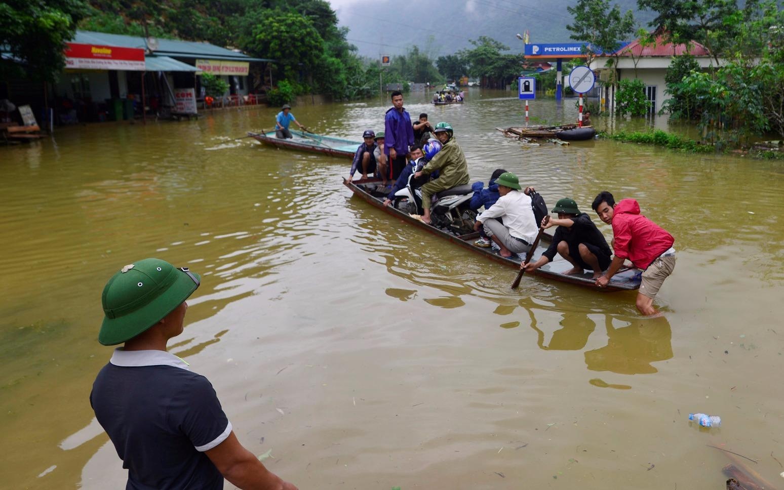 Dot mua lu lich su khien 54 nguoi chet dien ra nhu the nao? hinh anh