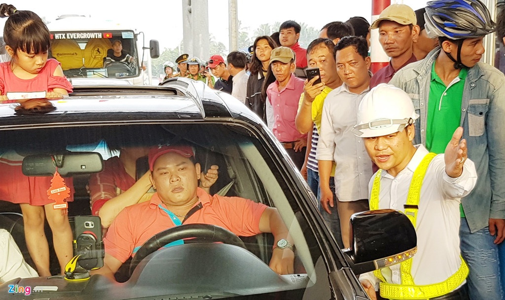 Mat 3 thang chuan bi, BOT Cai Lay 'thuc thu' sau nua ngay hinh anh