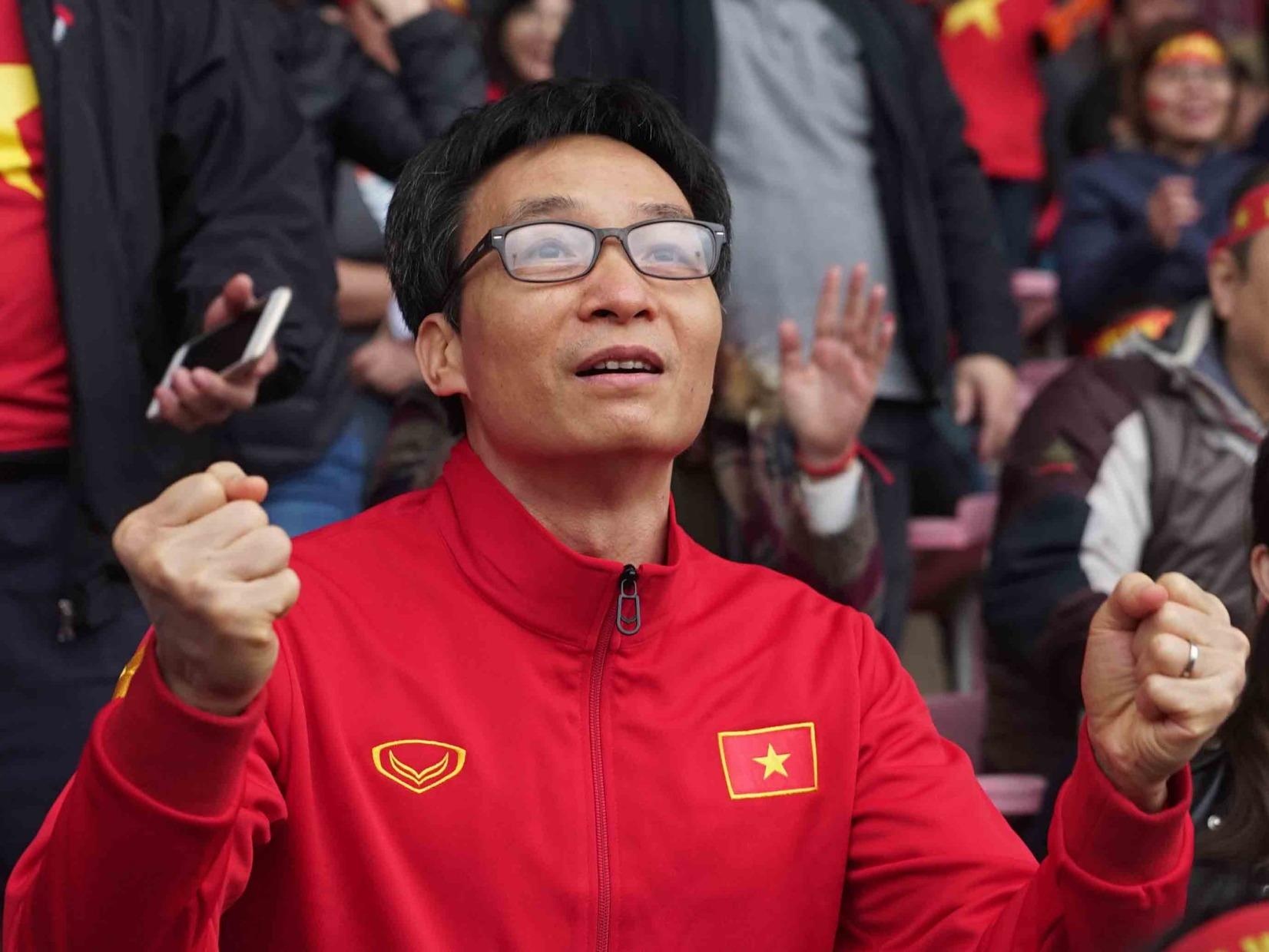 Pho thu tuong Vu Duc Dam co vu U23 Viet Nam hinh anh