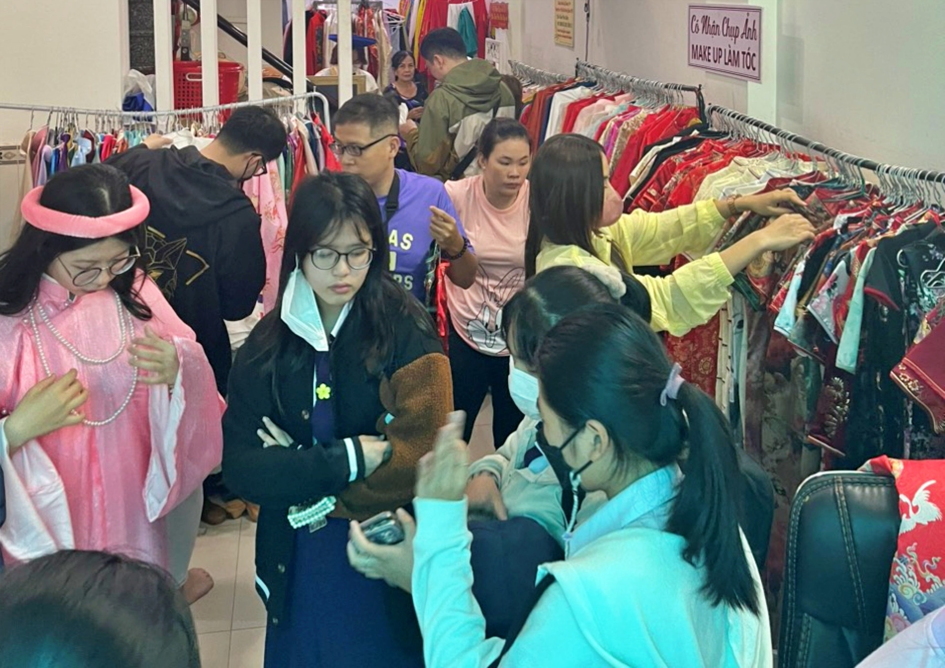 Mặc áo dài Tết ảnh 2 Mac ao dai Tet anh 2