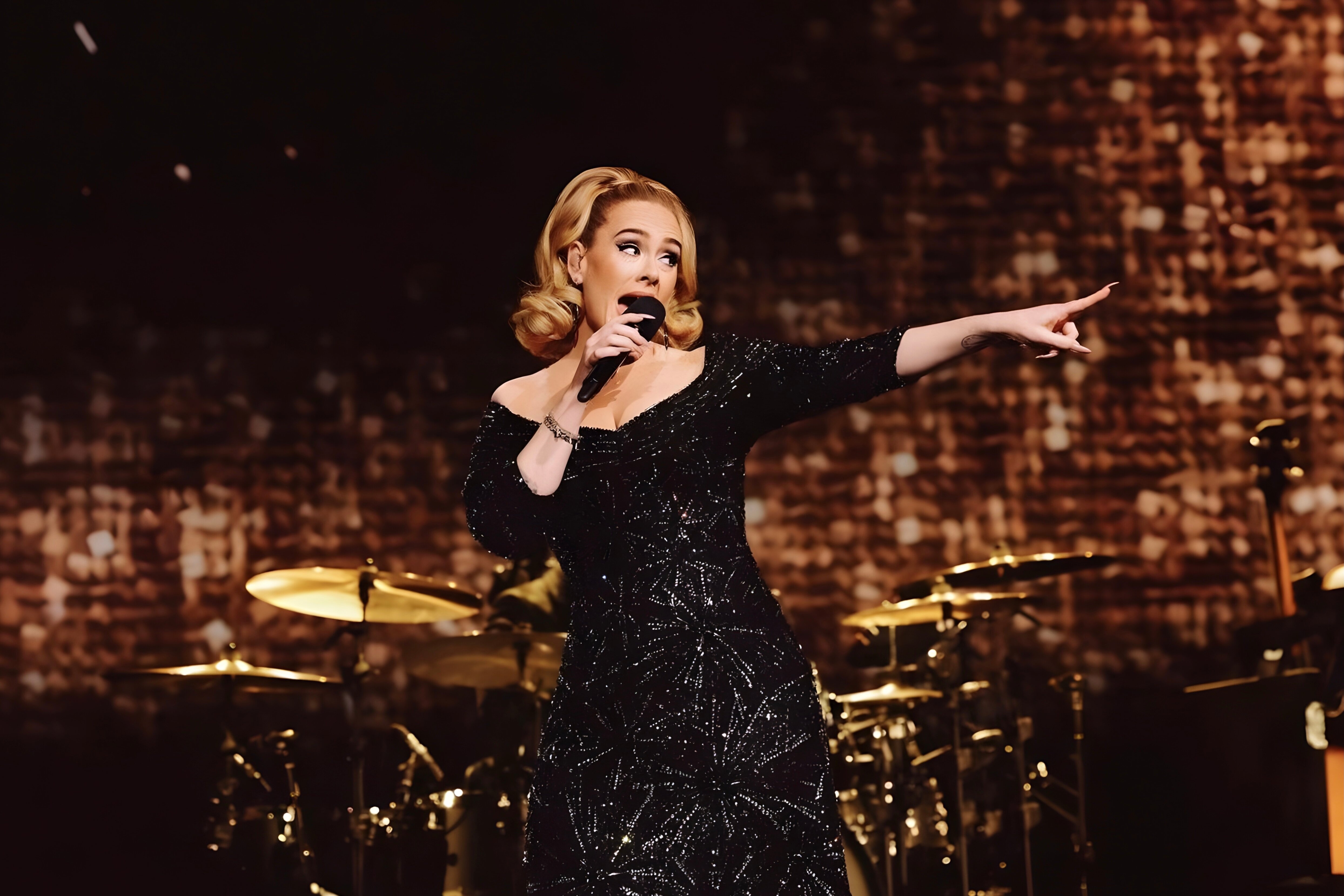 Mau vay lap lanh duoc chu y tai show dien cua Adele hinh anh