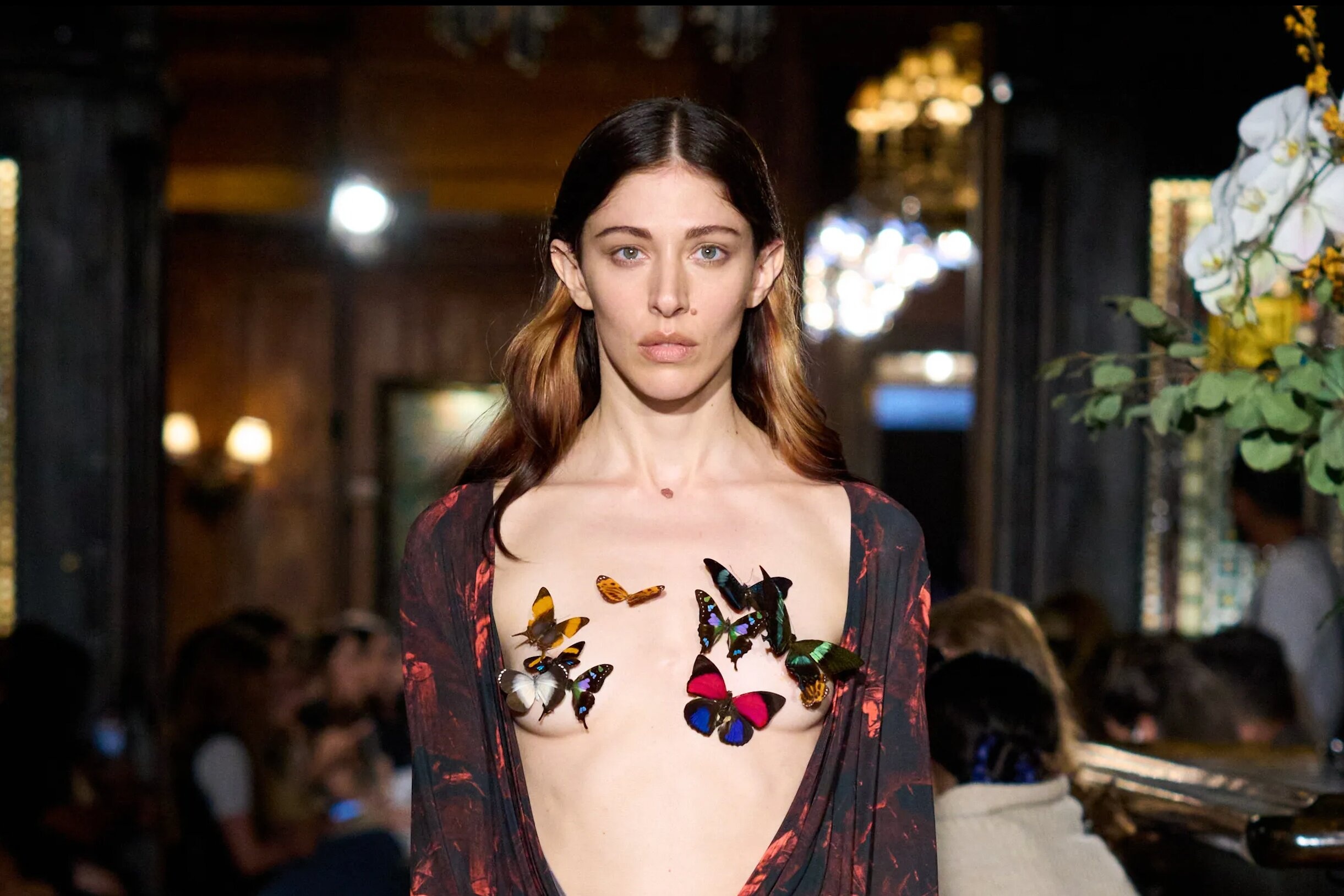 Mieng dan che nguc co thiet ke pha cach hinh anh