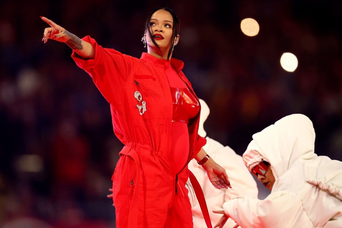 Tuyen ngon thoi trang cua Rihanna tai Super Bowl hinh anh
