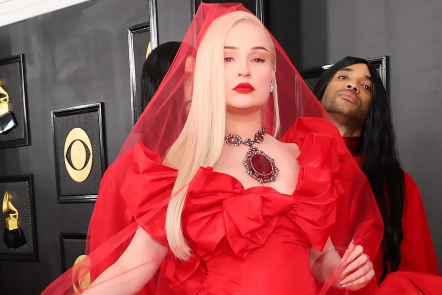 Mau hong Barbie bi soan ngoi hinh anh