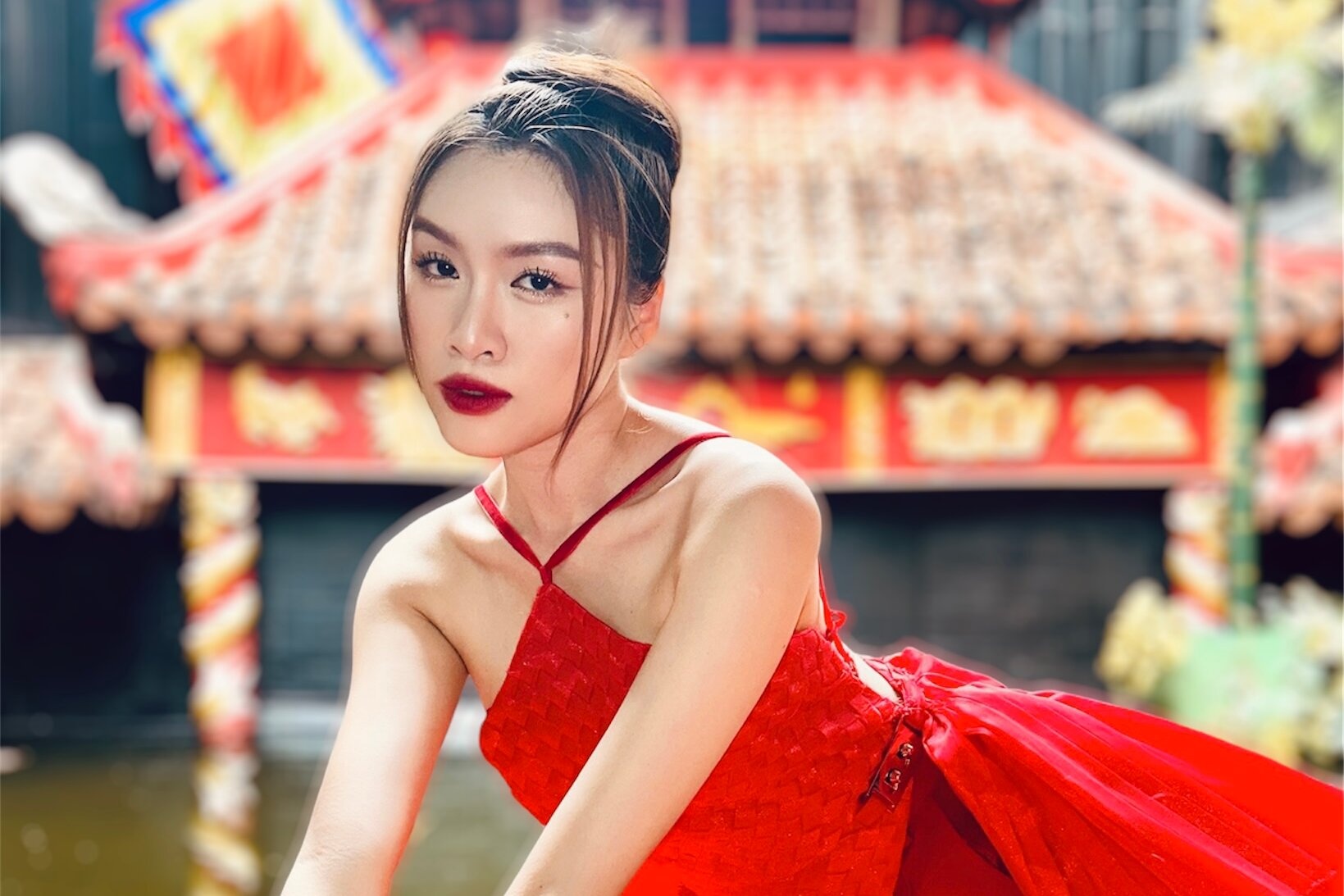 NTK Ly Giam Tien: 'Den luc cat trang phuc hong Barbie' hinh anh