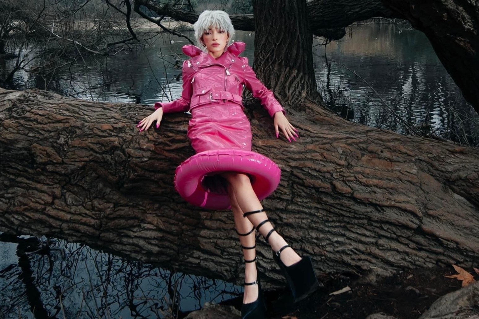 Doi giay 'ran quan chan' khong loi mot hinh anh