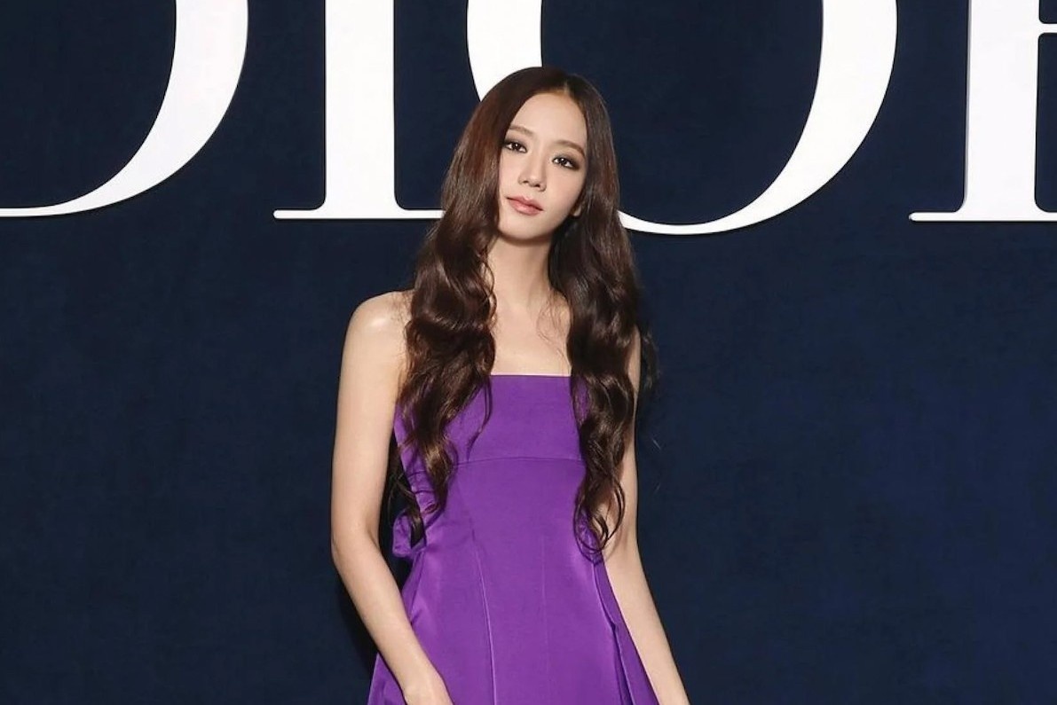 Dior kiem bon tien nho co Jisoo BlackPink tren tham do hinh anh