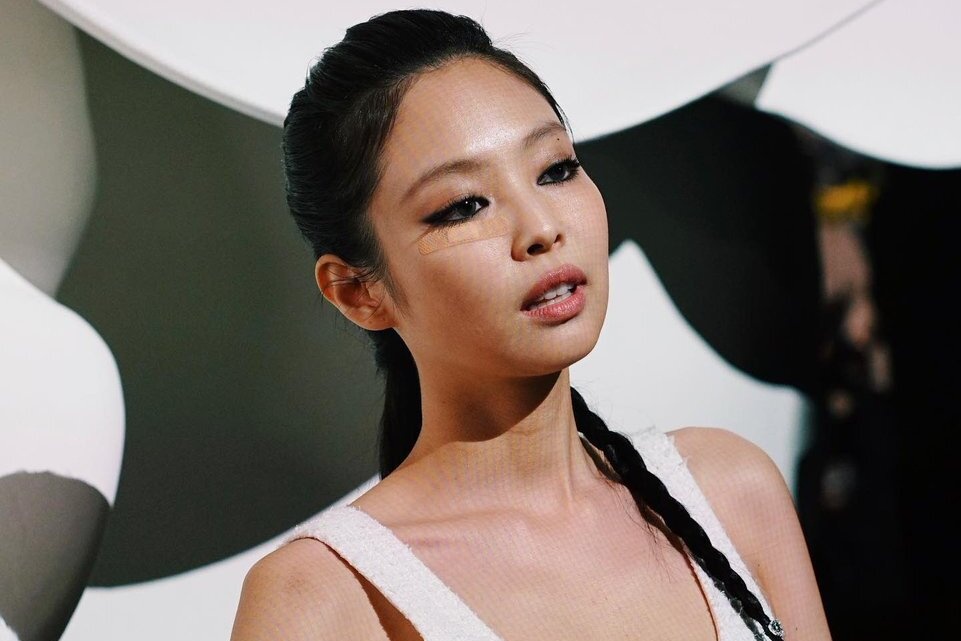 Makeup che vet thuong duoi mat nhu Jennie Blackpink hinh anh
