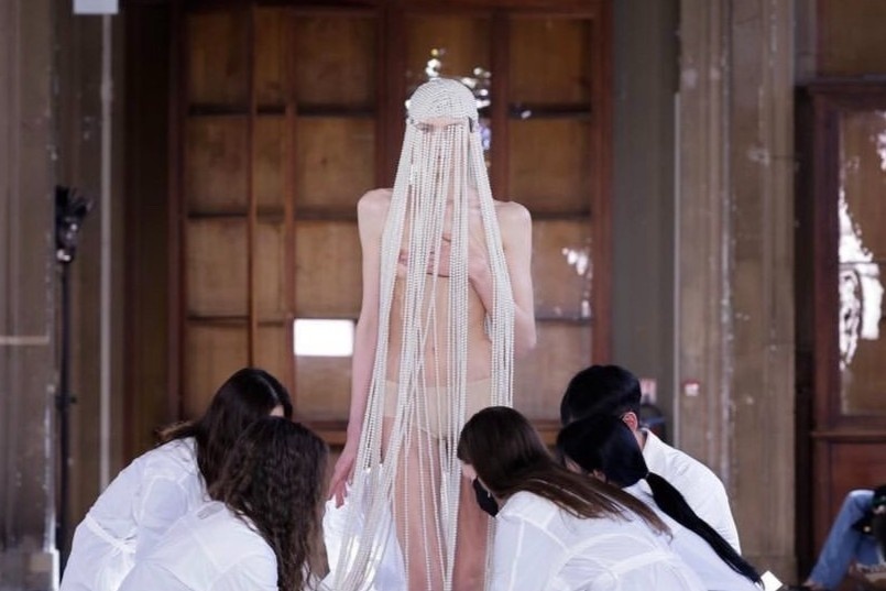 Tuan le thoi trang Paris 2023 chi co ‘rat kin’ hoac ‘rat ho’ hinh anh