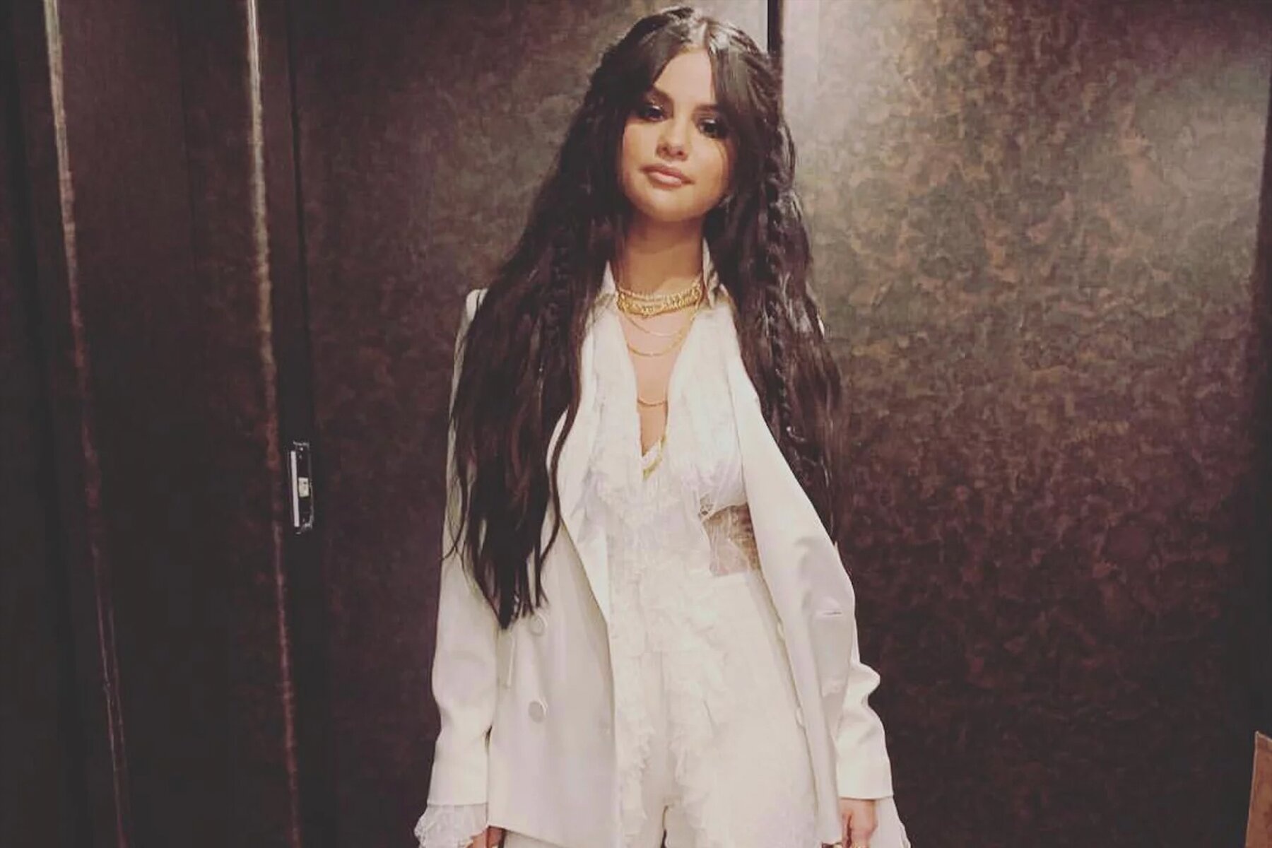 Justin Bieber tim kiem bo do trang cua Selena Gomez hinh anh