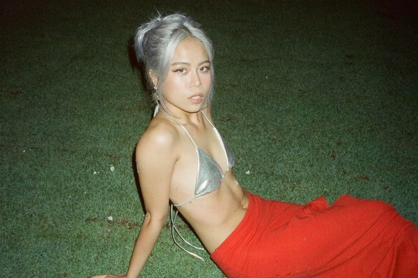 NTK Minh Huyen: 'De lot bay ho henh khi theo mot ao nguc 5 cm' hinh anh