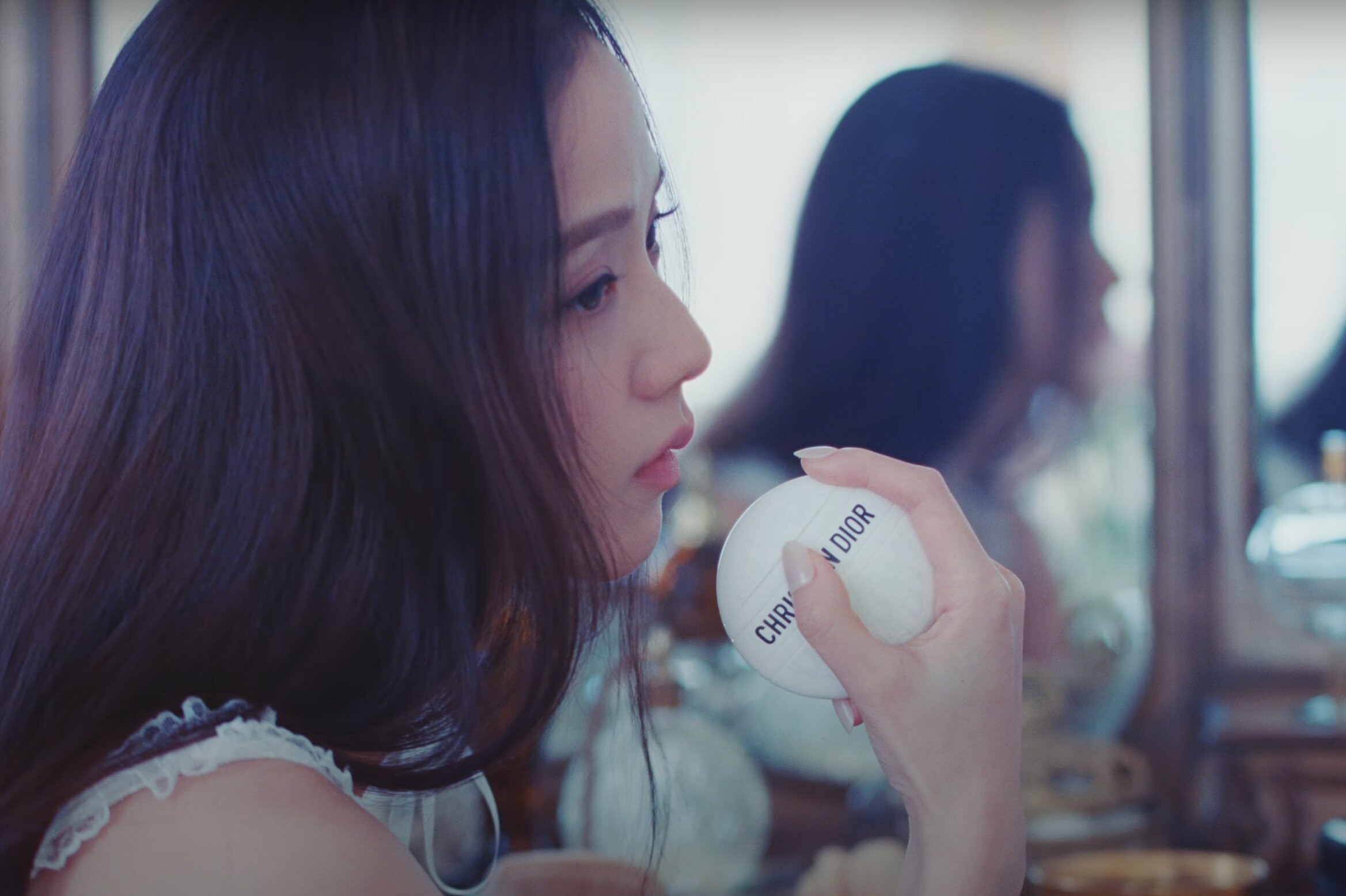 Dau an Dior trong MV cua Jisoo BlackPink hinh anh