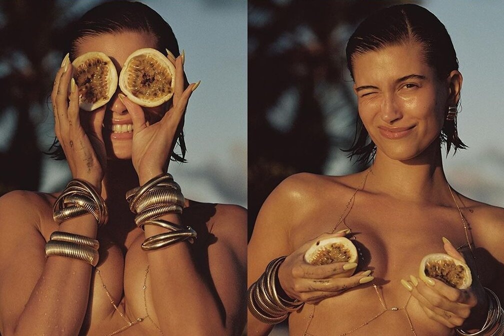 Hailey Bieber, Kim Kardashian mac nhu khong mac khi di bien hinh anh